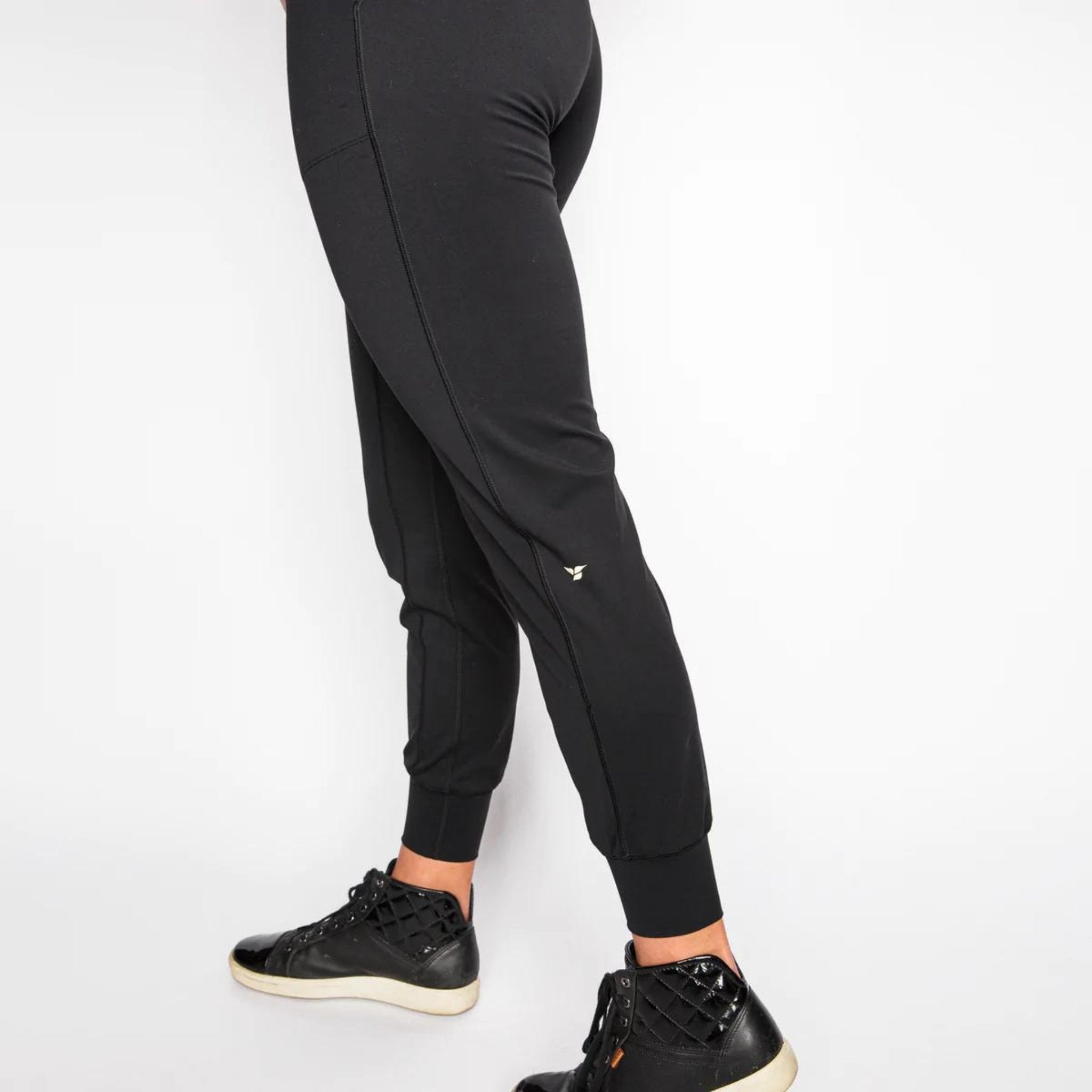 Manito Jogger - Black - Fairway Fittings
